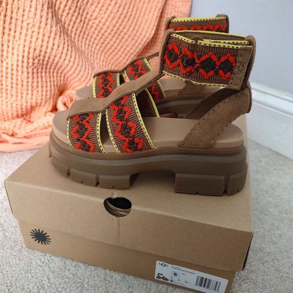 UGG Ashton Heritage Braid Sandal - Picture 1 of 4